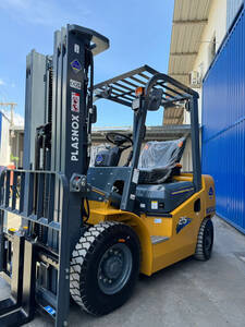 Empilhadeira Plasnox 2.5T Torre Triplex