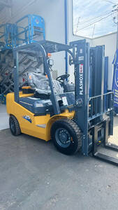 Empilhaeira Diesel Plasnox 2.5T Torre Duplex 3Mts