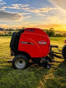 ENFARDADEIRA DE FARDOS CILÍNDRICOS KUHN VB 3165
