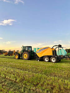Enfardadora New Holland Roll Baler 125