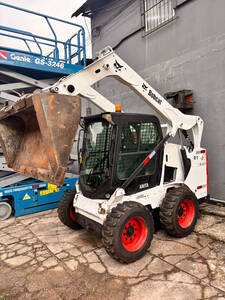 Mini Carregadeira Bobcat S570