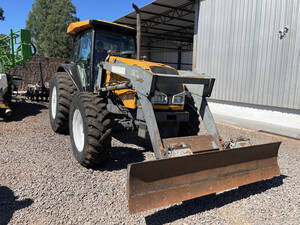 Trator Valtra Bm125 Com Plaina Agrícola Dianteira