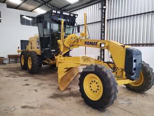 motoniveladora komatsu gd 555 ano 2011 com 12.415 hs unico dono