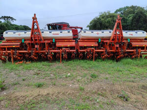 Plantadeira Conjunto Tandém - 2 Kuhn, 20 L. Fab 2014