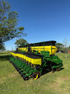 Plantadeira John Deere 1111