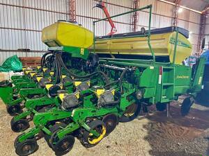 Plantadeira John Deere 2113 CCS 