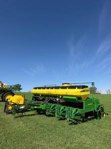 Plantadeira John Deere  2113 CCS (à vácuo)