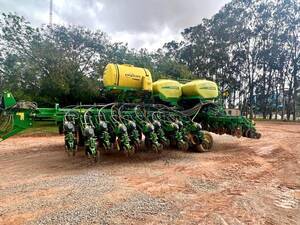  Plantadeira John Deere DB 50
