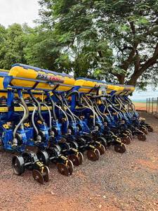 Plantadeira Tatu Pst Trio Flex Suprema