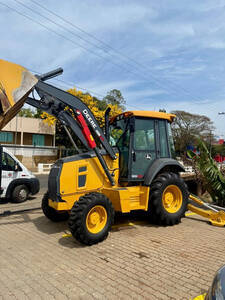 Retro-Escavadeira John Deere 310P