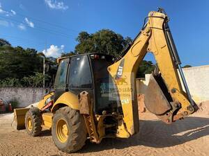 retroescavadeira caterpillar 416e ano 2014 com 10.300 hrs