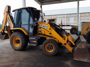 Retroescavadeira Jcb - Modelo 3Cx Ano 2022