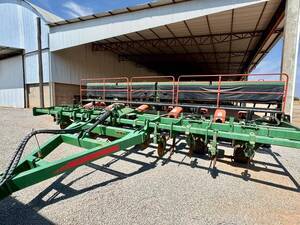 Subsolador Kuhn  Atack 11h
