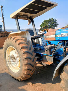 Trator Agrícola New Holland 7630 4X4 Ano 2005