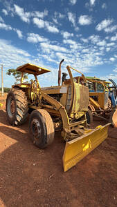 Trator Cbt 2105 Com Conjunto De Lamina