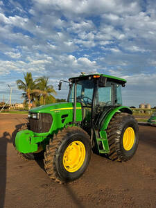 Trator John Deere 5090E