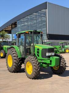 Trator John Deere 6100j