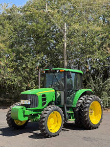 Trator John Deere 6100J
