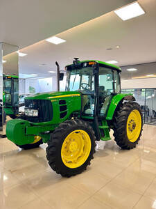 Trator John Deere 6100J