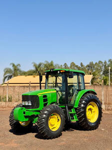 Trator John Deere 6100J