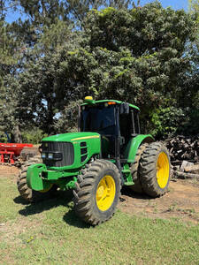 Trator John Deere 6110J