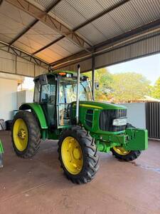 Trator John Deere 6115j