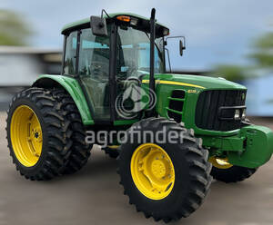 Trator John Deere 6125J Ano 2013