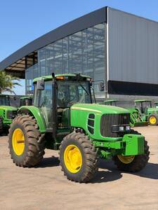 Trator John Deere 6130j