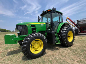 Trator John Deere 6135J