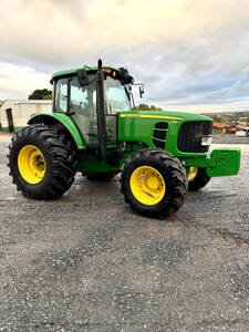 Trator John Deere 6135J