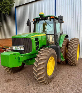 Trator John Deere 6150J