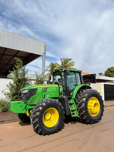 Trator John Deere 6210M