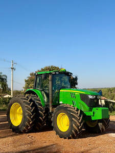 Trator John Deere 6210M