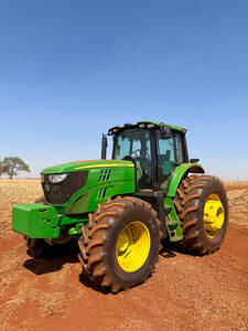 Trator John Deere 6210M