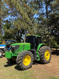 Trator John Deere 6210M