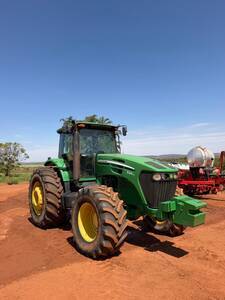 Trator John Deere 7205j