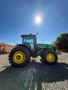 Trator John Deere 7210J