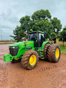 Trator John Deere 7225J