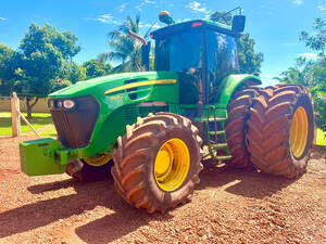 Trator John Deere 7225J