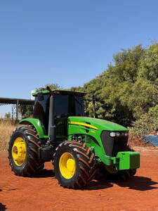 Trator John Deere 7230J