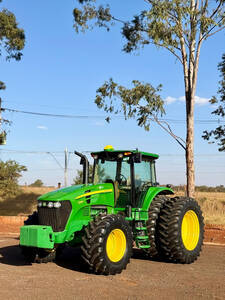 Trator John Deere 7230J