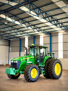 Trator John Deere 7230J