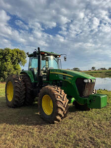 Trator John Deere 7230J