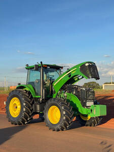 Trator John Deere 7230J