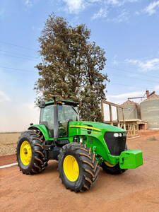 Trator John Deere 7230J