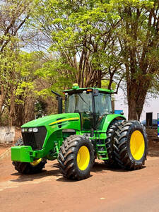 Trator John Deere 7230J