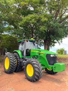 Trator John Deere 7230J