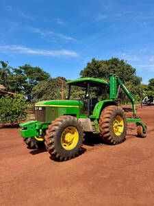 Trator John Deere 7500