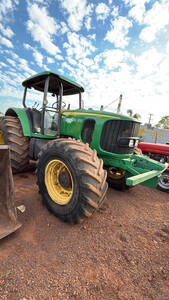 Trator John Deere 7515