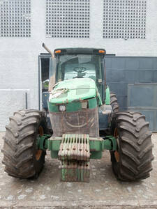 Trator John Deere 7715